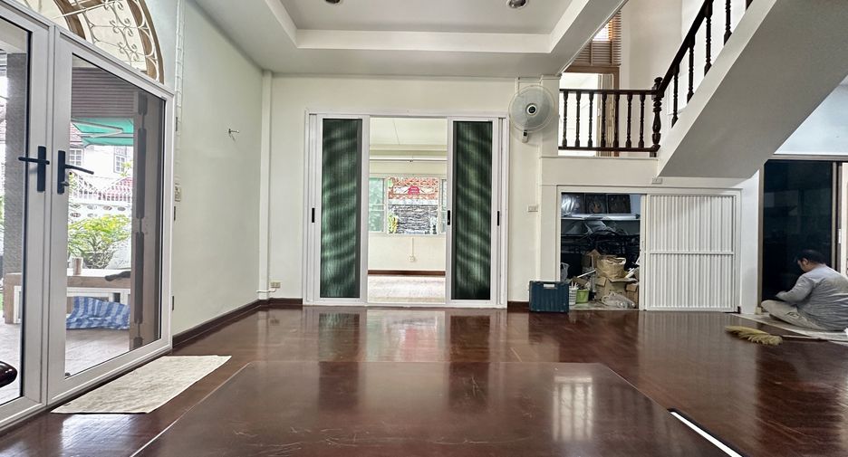 出租 4 卧室 独立屋 在 Wang Thong Lang, 曼谷