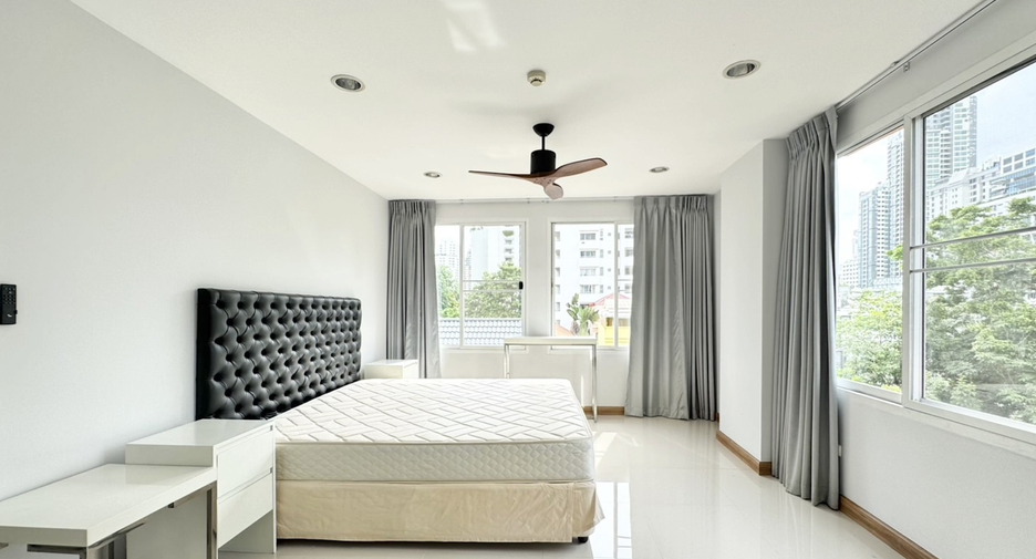 For sale 2 bedrooms condo in Watthana, Bangkok
