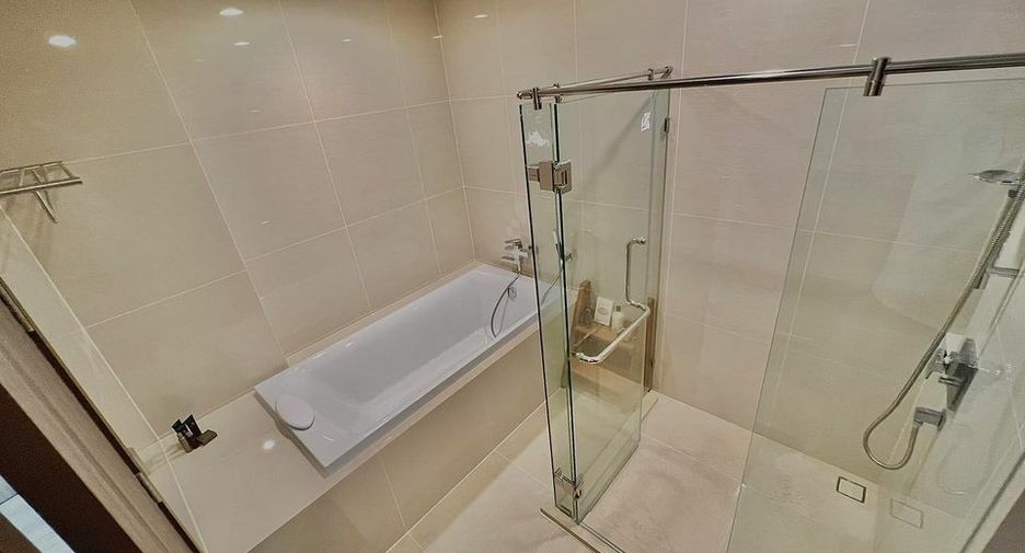 À vendre et à louer 2 chambres condo à Bang Na, Bangkok