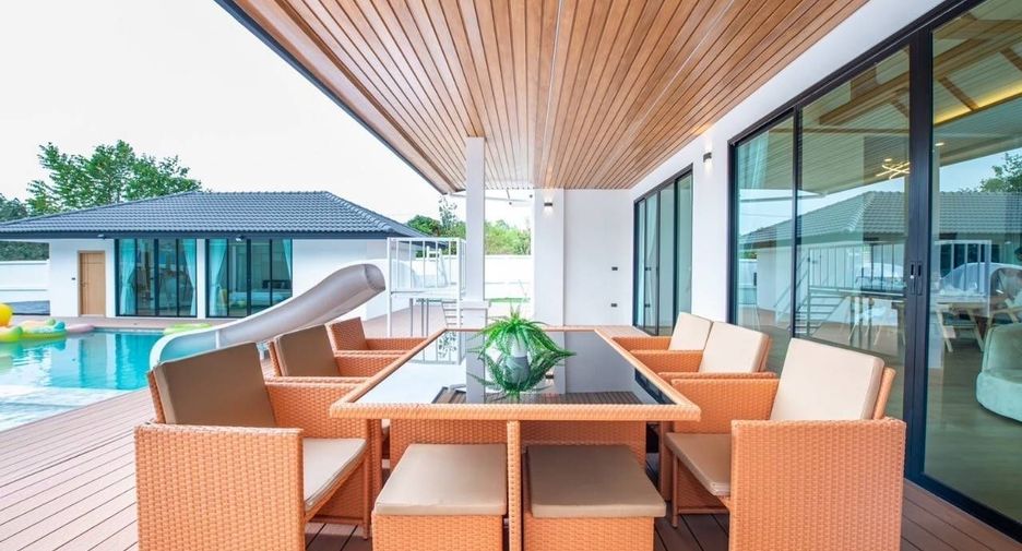 Villa zum Kauf mit 5 Zimmer in Bang Lamung, Chonburi