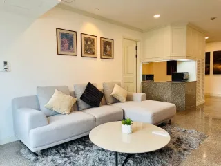 For rent 3 bedrooms condo in Khlong Toei, Bangkok