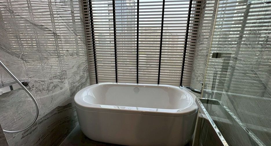 For rent 3 bedrooms condo in Khlong Toei, Bangkok