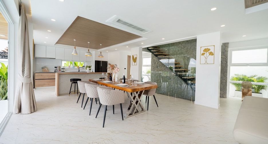 For sale 3 bedrooms villa in Mueang Phuket, Phuket