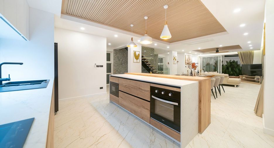 For sale 3 bedrooms villa in Mueang Phuket, Phuket