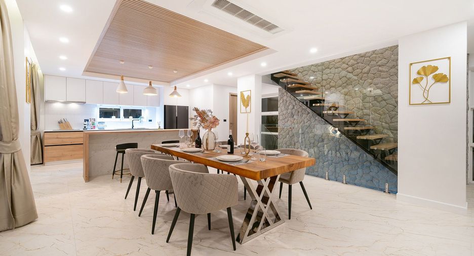 For sale 3 bedrooms villa in Mueang Phuket, Phuket