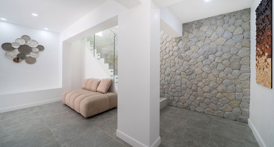 For sale 3 bedrooms villa in Mueang Phuket, Phuket