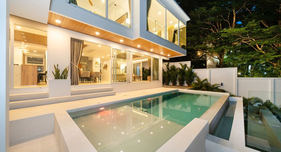 For sale 3 bedrooms villa in Mueang Phuket, Phuket