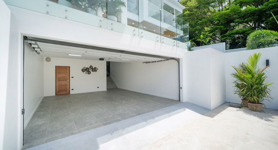 For sale 3 bedrooms villa in Mueang Phuket, Phuket
