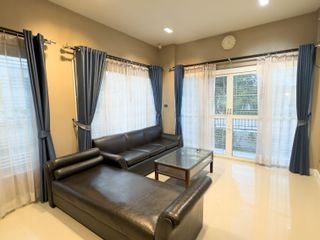 Haus zur Miete mit 4 Zimmer in Lat Krabang, Bangkok