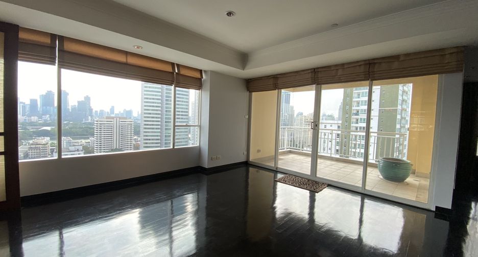 For rent 3 bedrooms condo in Khlong Toei, Bangkok