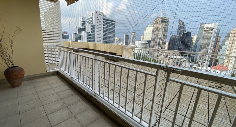 For rent 3 bedrooms condo in Khlong Toei, Bangkok