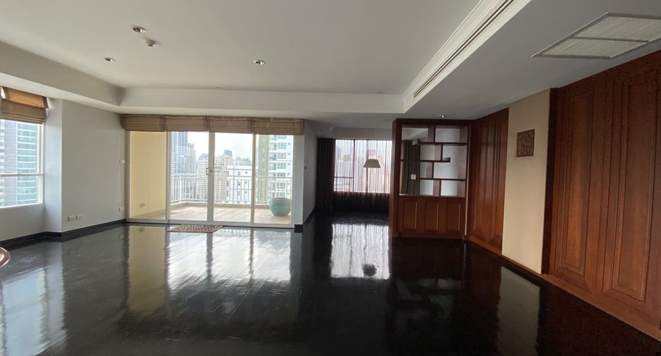 For rent 3 bedrooms condo in Khlong Toei, Bangkok