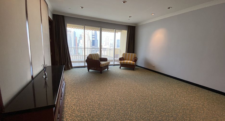 For rent 3 bedrooms condo in Khlong Toei, Bangkok