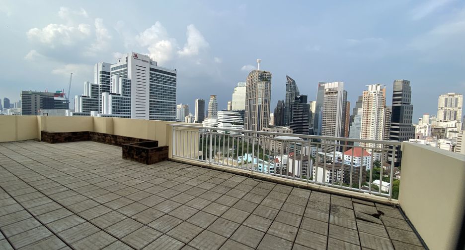 For rent 3 bedrooms condo in Khlong Toei, Bangkok