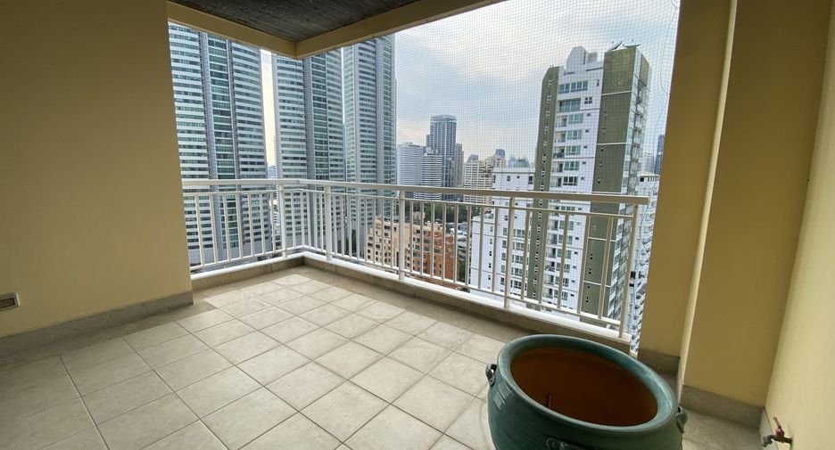 For rent 3 bedrooms condo in Khlong Toei, Bangkok
