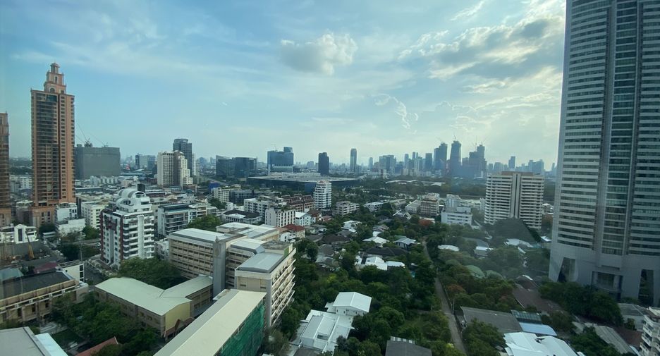 For rent 3 bedrooms condo in Khlong Toei, Bangkok