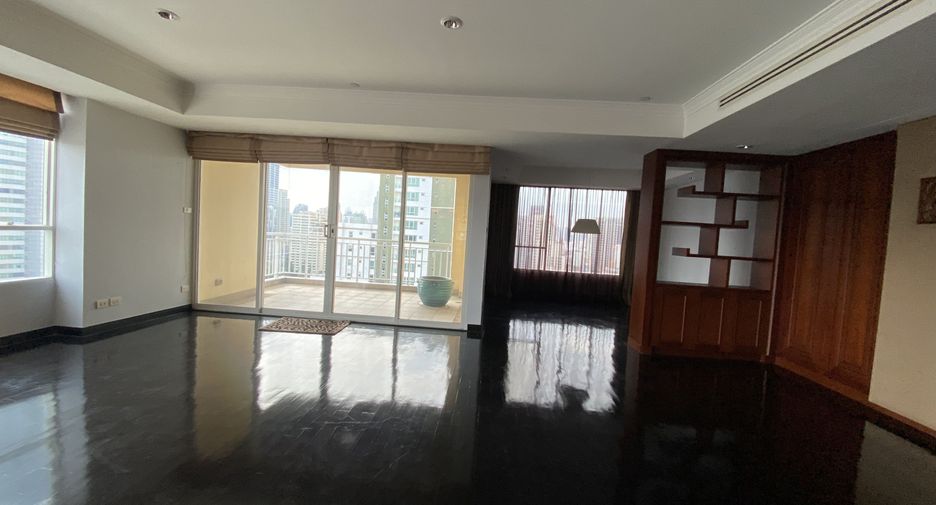 For rent 3 bedrooms condo in Khlong Toei, Bangkok