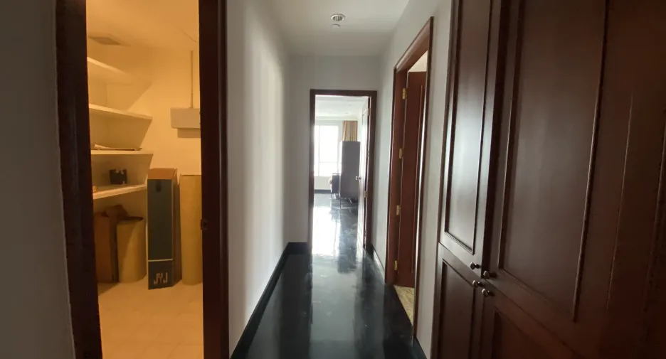 For rent 3 bedrooms condo in Khlong Toei, Bangkok