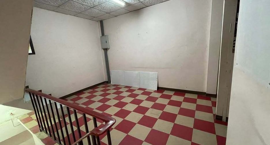 出租 6 卧室 独立屋 在 Phra Khanong, 曼谷