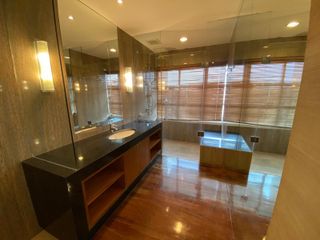 Condo en venta de 2 habitaciones en Yan Nawa, Bangkok