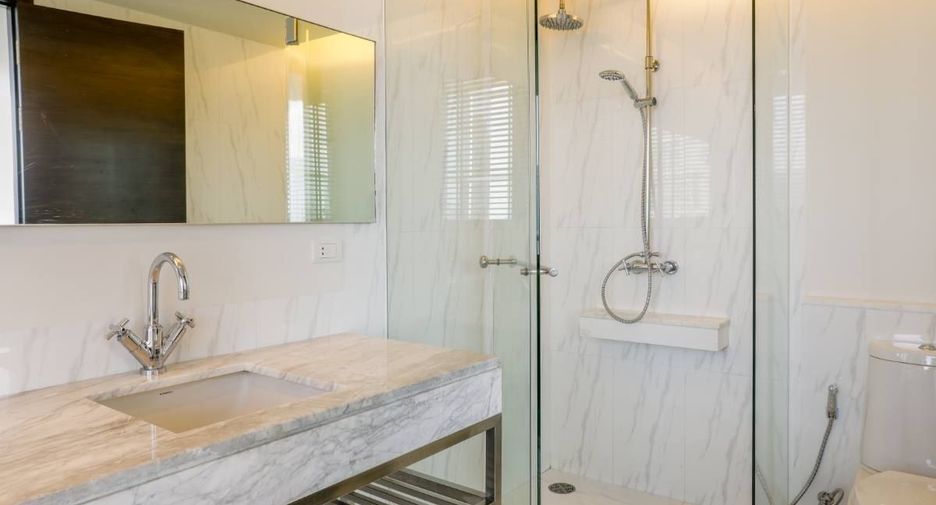For rent 2 bedrooms condo in Sathon, Bangkok