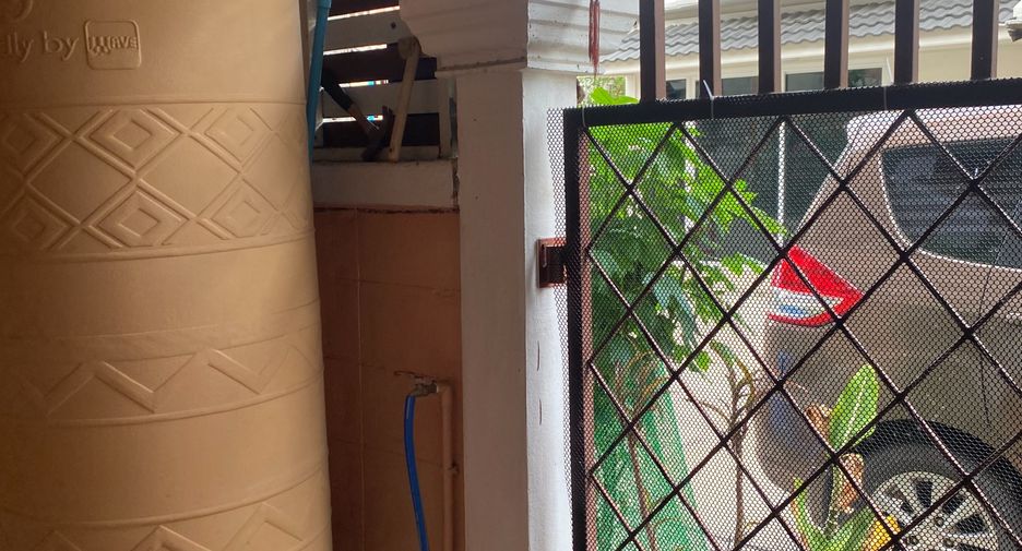 For sale 2 bedrooms townhouse in Bang Khae, Bangkok