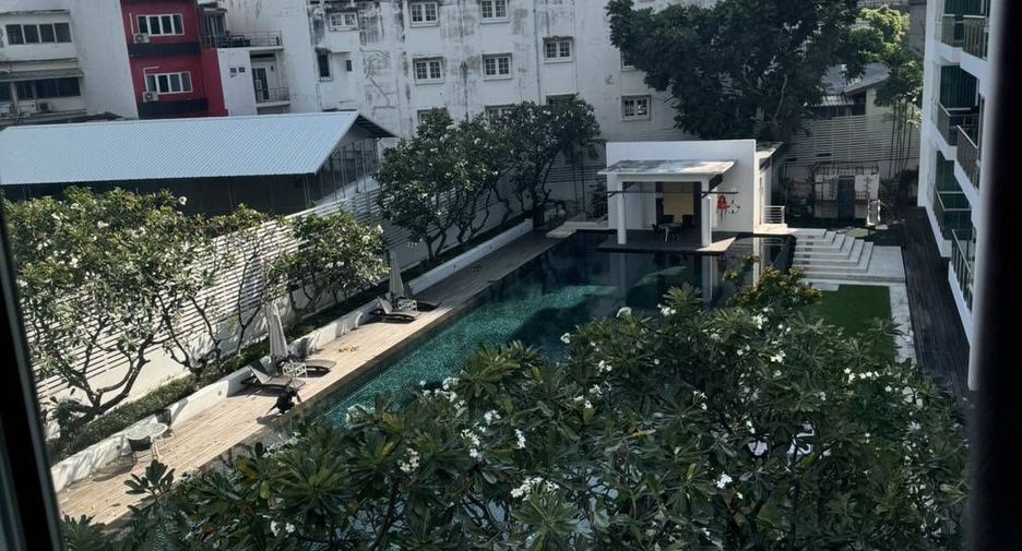 For sale 4 bedrooms condo in Khlong Toei, Bangkok