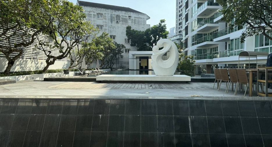 For sale 4 bedrooms condo in Khlong Toei, Bangkok