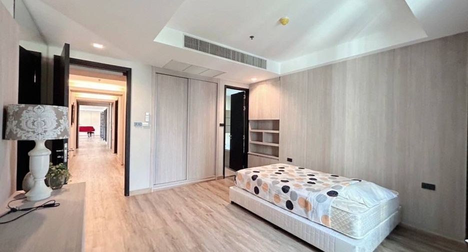 For sale 4 bedrooms condo in Khlong Toei, Bangkok