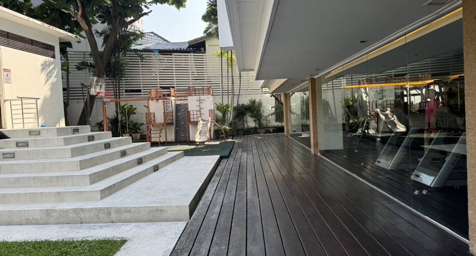 For sale 4 bedrooms condo in Khlong Toei, Bangkok