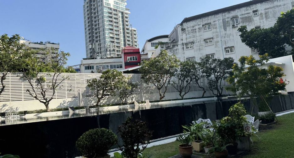 For sale 4 bedrooms condo in Khlong Toei, Bangkok