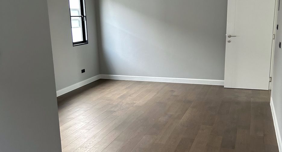 Casa en venta y en alquiler de 5 habitaciones en Don Mueang, Bangkok