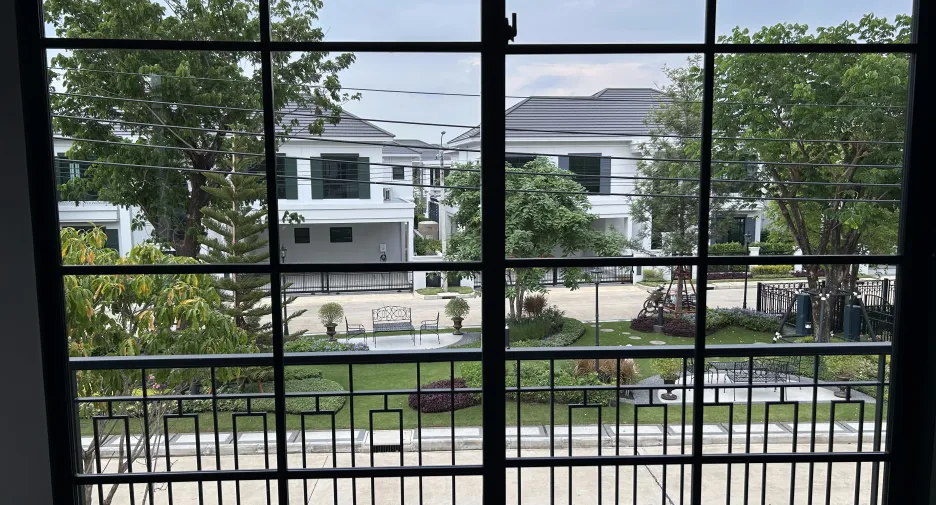Casa en venta y en alquiler de 5 habitaciones en Don Mueang, Bangkok