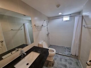 Condo en alquiler de 2 habitaciones en Huai Khwang, Bangkok