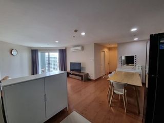Condo en alquiler de 2 habitaciones en Huai Khwang, Bangkok
