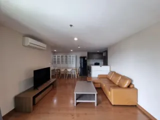Condo en alquiler de 2 habitaciones en Huai Khwang, Bangkok
