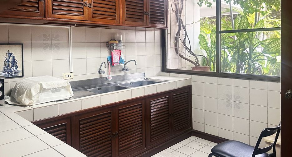 For rent 4 bedrooms townhouse in Hua Hin, Prachuap Khiri Khan