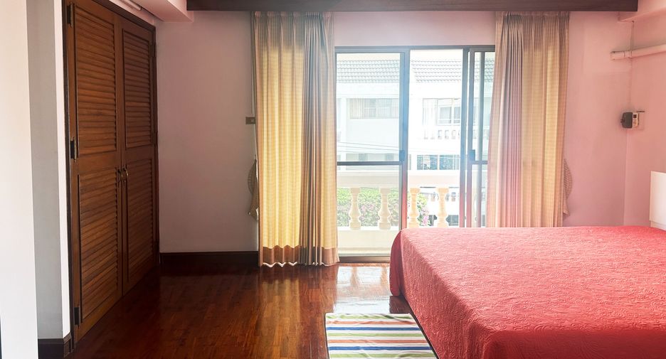 For rent 4 bedrooms townhouse in Hua Hin, Prachuap Khiri Khan