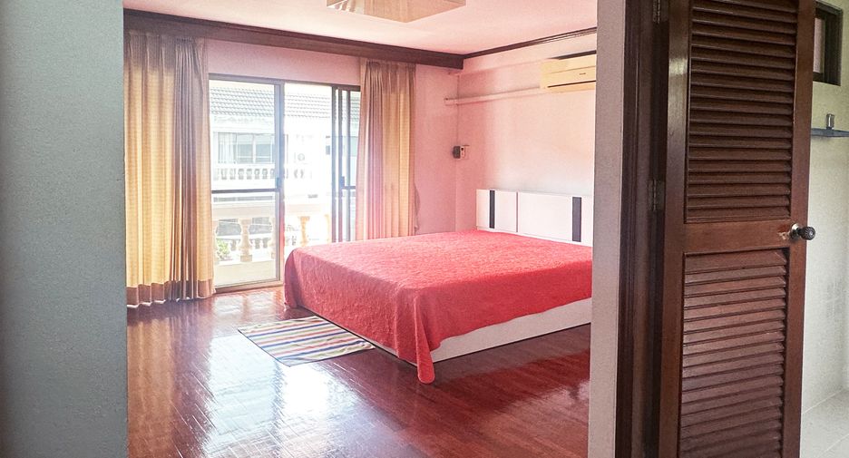 For rent 4 bedrooms townhouse in Hua Hin, Prachuap Khiri Khan