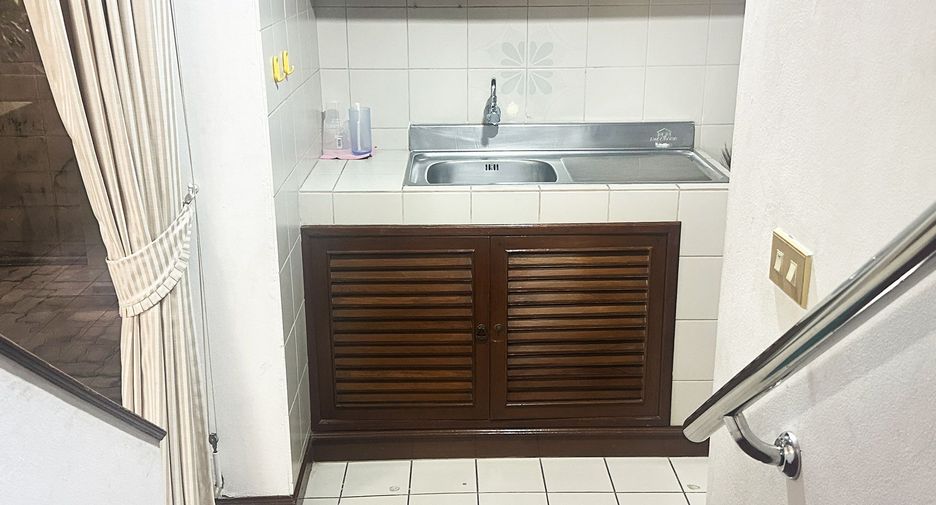 For rent 4 bedrooms townhouse in Hua Hin, Prachuap Khiri Khan