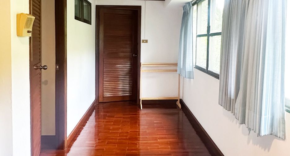 For rent 4 bedrooms townhouse in Hua Hin, Prachuap Khiri Khan