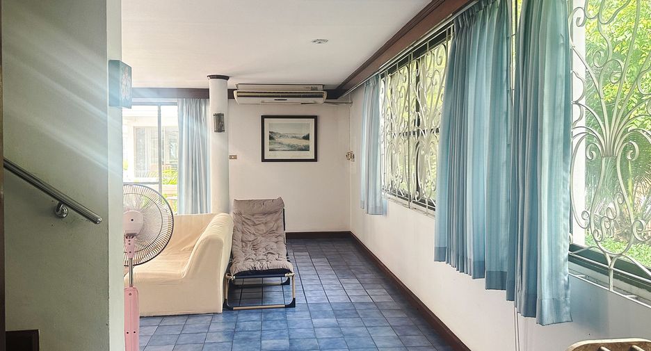 For rent 4 bedrooms townhouse in Hua Hin, Prachuap Khiri Khan