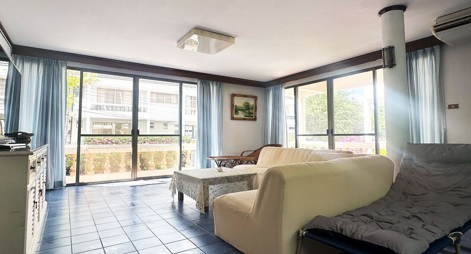 For rent 4 bedrooms townhouse in Hua Hin, Prachuap Khiri Khan