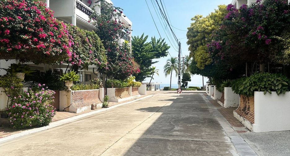 For rent 4 bedrooms townhouse in Hua Hin, Prachuap Khiri Khan