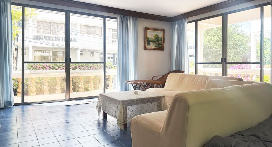 For rent 4 bedrooms townhouse in Hua Hin, Prachuap Khiri Khan