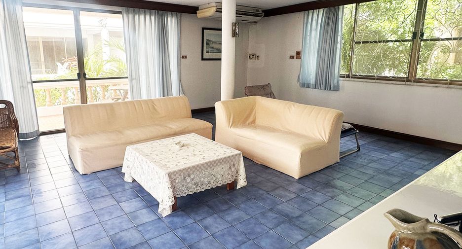 For rent 4 bedrooms townhouse in Hua Hin, Prachuap Khiri Khan