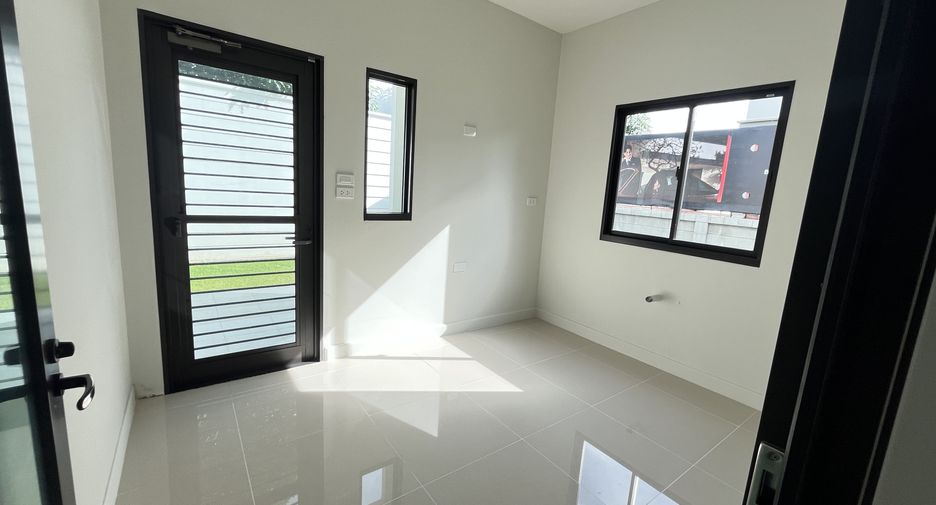 For sale 4 bedrooms house in Thawi Watthana, Bangkok