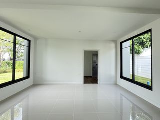 For sale 4 bedrooms house in Thawi Watthana, Bangkok