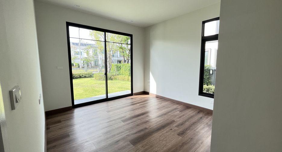 For sale 4 bedrooms house in Thawi Watthana, Bangkok