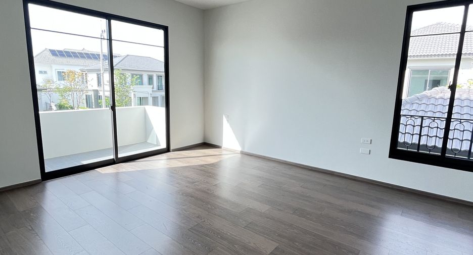 For sale 4 bedrooms house in Thawi Watthana, Bangkok